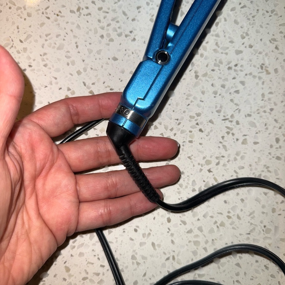 BaBylissPRO Nano Titanium Hair Straightener - Blue - Picture 7 of 7